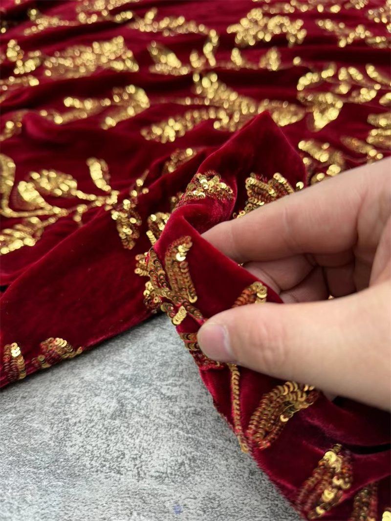 New Red Twisted Branch Flower  - Velvet Fabric Embroidery avaliação e preço