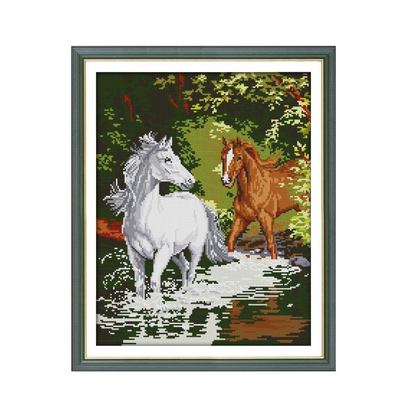 Two Horses Running Handmade Cr - Embroidery Running Stitch avaliação e preço